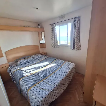 Insolite En Mobil-home Solaire-éclairage, Frigidaire, Recharge Usb