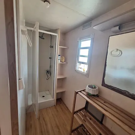 Insolite En Mobil-home Solaire-éclairage, Frigidaire, Recharge Usb Camping Lucciana (Corsica)