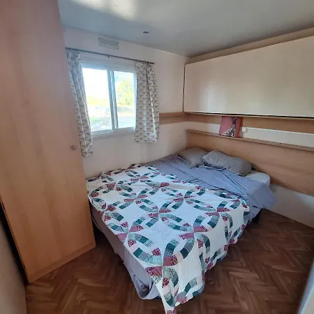 Sejour Insolite En Mobil-home Solaire-eclairage, Frigidaire, Recharge Usb