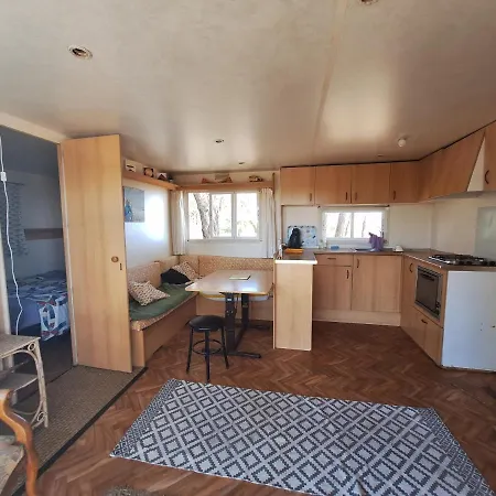 Sejour Insolite En Mobil-home Solaire-eclairage, Frigidaire, Recharge Usb *